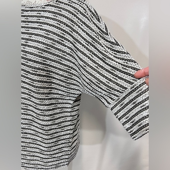 MAX STUDIO gray and black stripe knit sweater size M - Picture 4 of 15